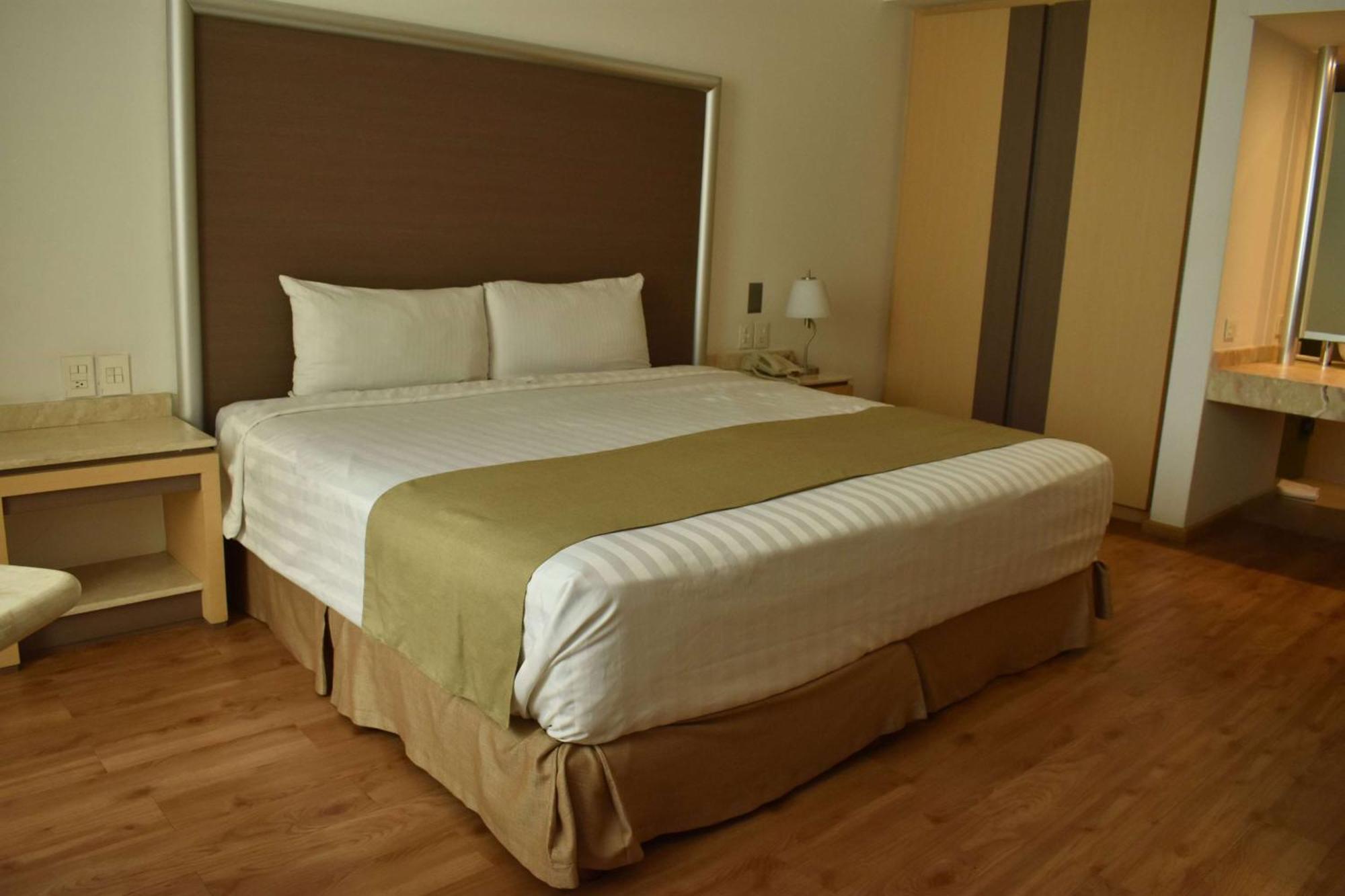 Ramada By Wyndham Santa Fe 4* Cidade do México